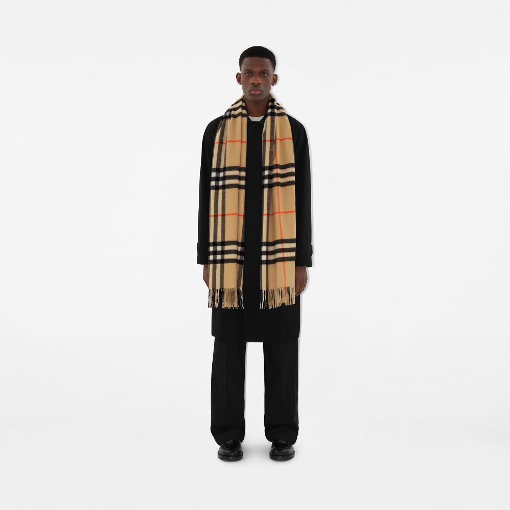 Burberry Bufanda ancha en cachemir CheckPrecio 620 00 € Probador virtual ÚLTIMAS EDICIONES