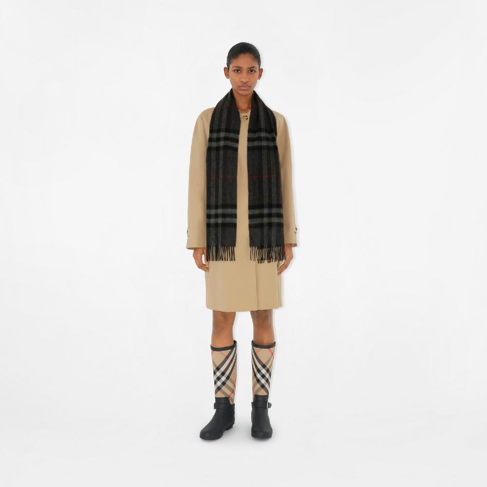 Burberry Bufanda en cachemir CheckPrecio 490 00 € Personalizable con iniciales Rebajas