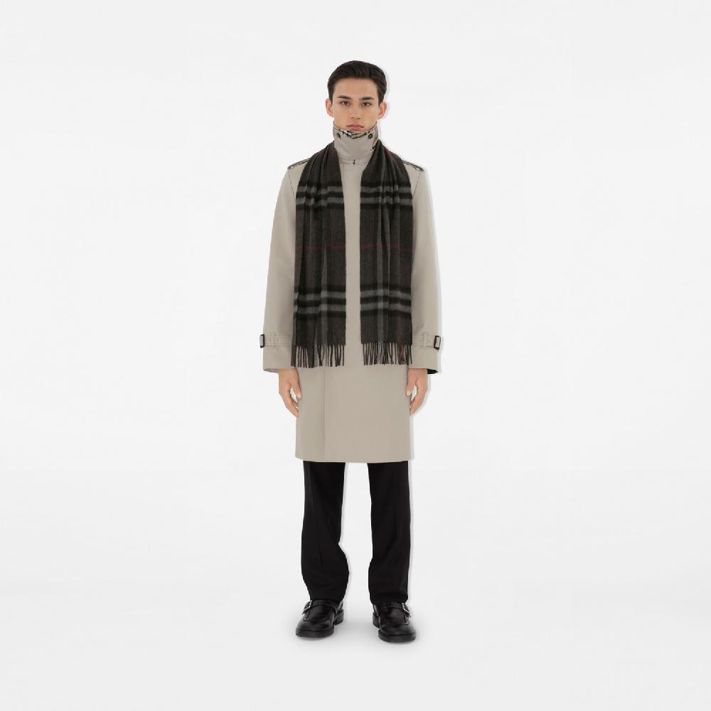 Burberry Bufanda en cachemir CheckPrecio 490 00 € Personalizable con iniciales Rebajas