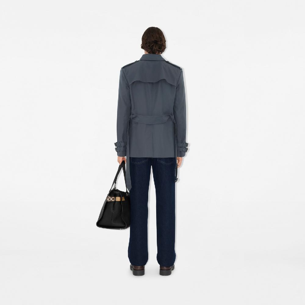 Burberry Trench coat corto en gabardinaPrecio 1.990 00 € Novedades Tienda de fábrica