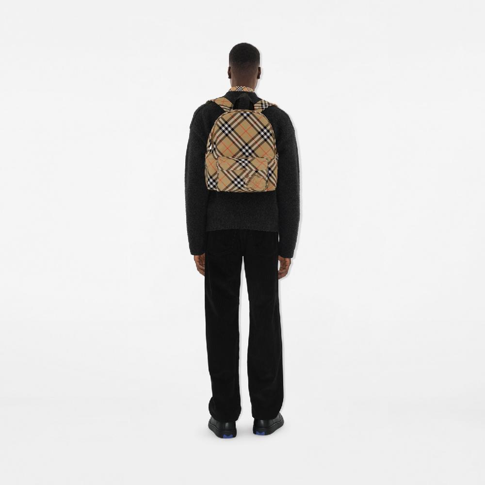 Burberry Mochila pequeña CheckPrecio 990 00 € Descuentos del mes