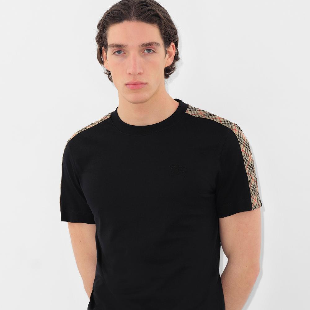 Burberry Camiseta en algodón con detalles CheckPrecio 390 00 € Novedades Solo queda un día