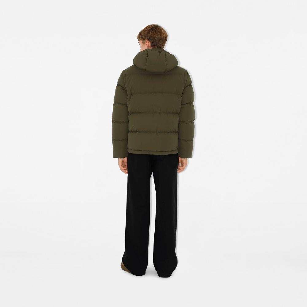 Burberry Chaqueta de plumas en nailon con mangas extraíblesPrecio 1.450 00 € COMPRAR AHORA