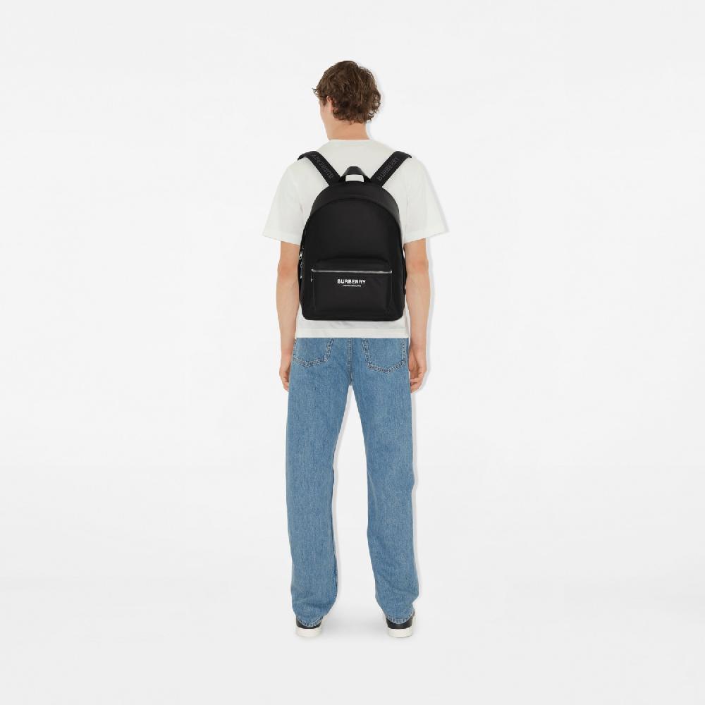 Burberry Mochila en nailonPrecio 950 00 € Ofertas de temporada