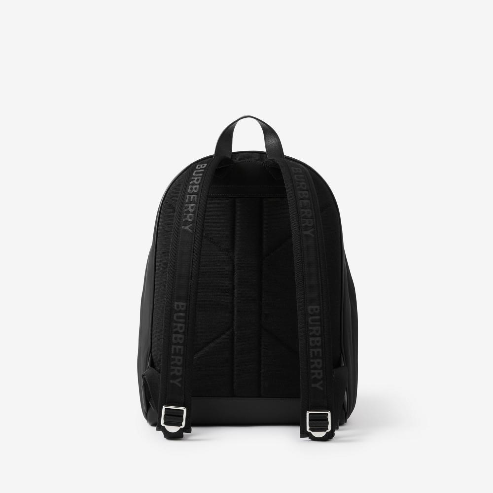 Burberry Mochila en nailonPrecio 950 00 € Ofertas de temporada