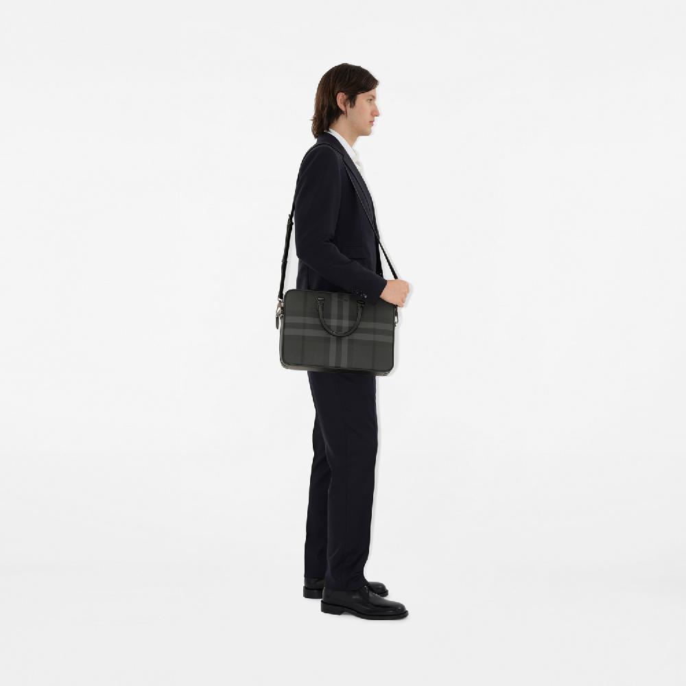 Burberry Maletín Ainsworth estrechoPrecio 1.450 00 € Rebajas de fin de temporada