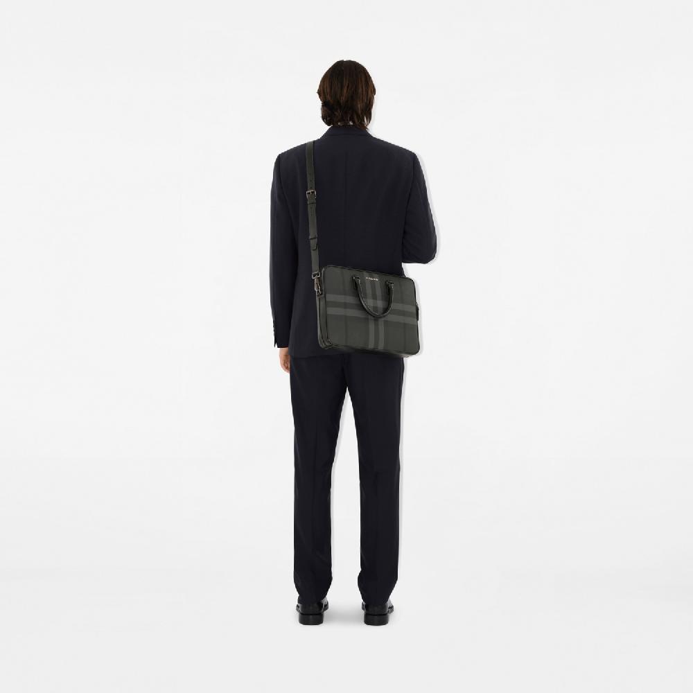 Burberry Maletín Ainsworth estrechoPrecio 1.450 00 € Rebajas de fin de temporada