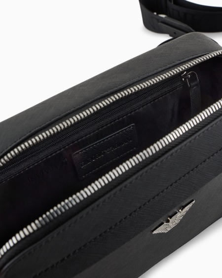 Armani Minifunda para cámara de piel saffiano regenerada con placa de águila ASV Ahorra y exporta
