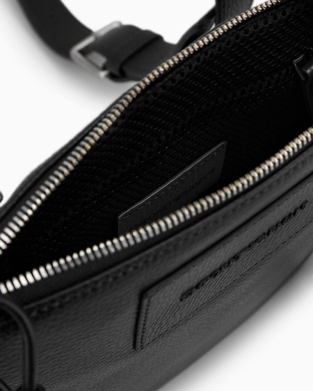 Armani Bandolera plana de piel abatanada Ofertas de temporada