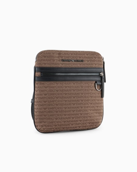 Armani Bolso bandolera plano en tejido jacquard con inscripción integral 2025