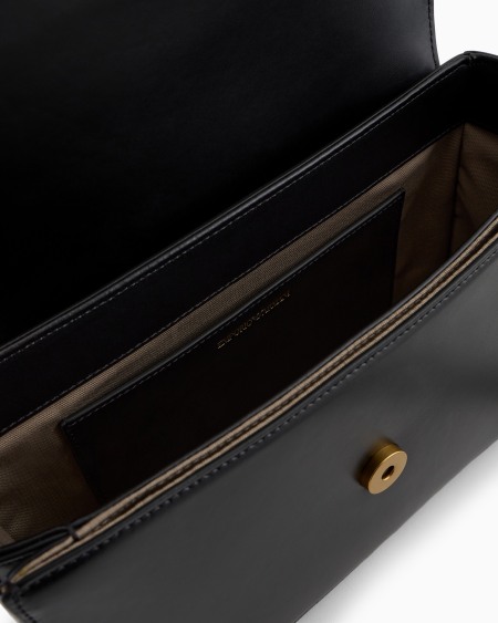 Armani Bolso de hombro de piel lisa con logotipo de águila de metal 2025