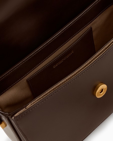 Armani Bolso bandolera de piel lisa con logotipo de águila de metal Outlet online