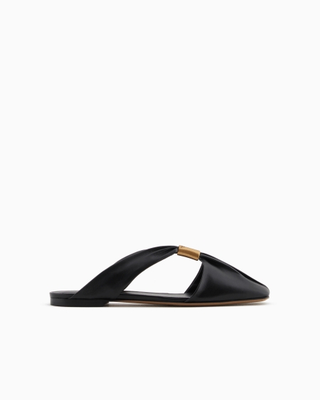 Armani Zapato mule de napa con logotipo de metal Ofertas de temporada