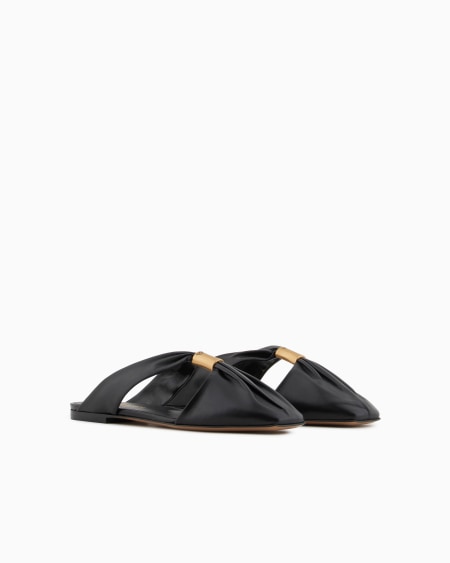 Armani Zapato mule de napa con logotipo de metal Ofertas de temporada