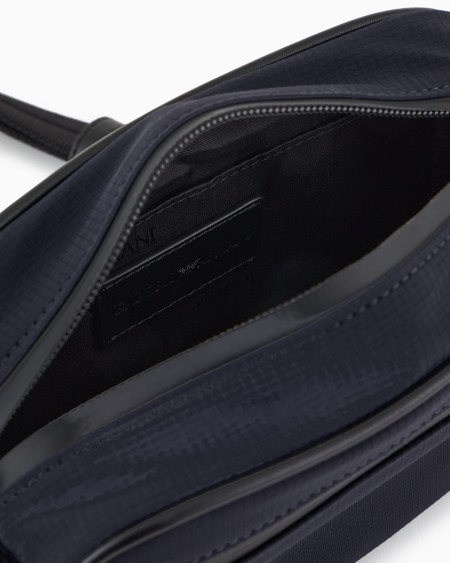Armani Bolso de nailon para dispositivos electrónicos Travel Essential Descuento
