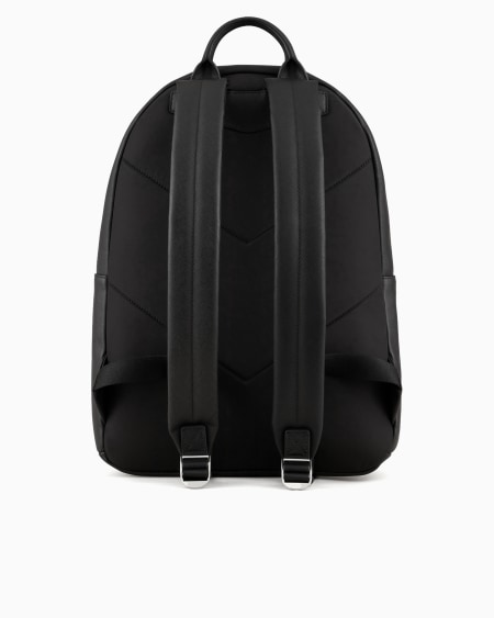 Armani Mochila redondeada de piel saffiano regenerada con placa de águila ASV Últimos 2 días