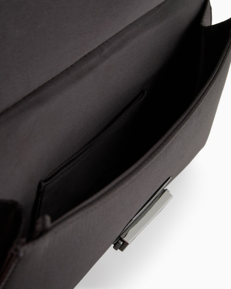 Armani Bolso de mano baguette con bandolera de cadena en satén Rebajas online