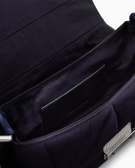 Armani Bolso de hombro baguette mediano en nailon acolchado Envío gratis