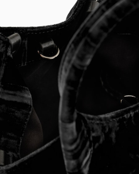 Armani Bolso de mano de terciopelo ondulado con bandolera de cadena ÚLTIMAS EDICIONES