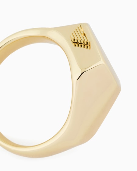 Armani Anillo con punto focal central de latón dorado En oferta