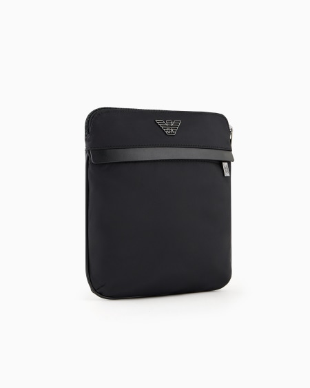 Armani Bandolera plana en nailon reciclado Armani Sustainability Values Rebajas top