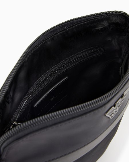 Armani Bandolera plana en nailon reciclado Armani Sustainability Values Rebajas top