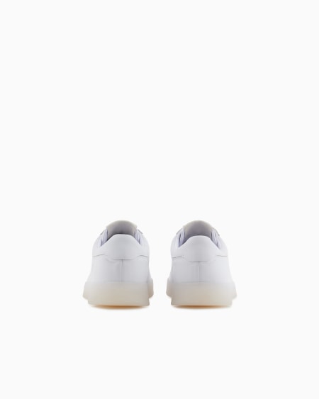 Armani Deportivas de piel con suela semitransparente 2025
