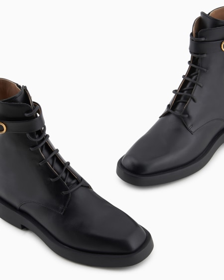 Armani Botín bajo de piel con cordones y correa con logotipo Icon 2025