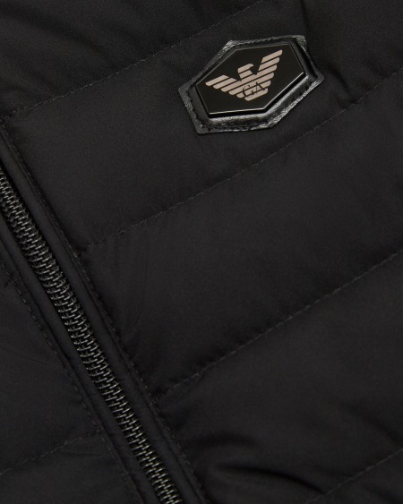 Armani Chaqueta de plumas en nailon acolchado con pluma reciclada ASV COMPRAR AHORA