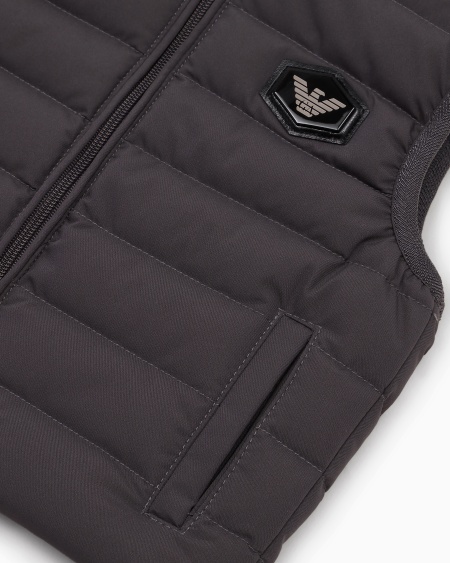 Armani Chaleco de plumas de nailon acolchado con plumas recicladas Precio de fábrica