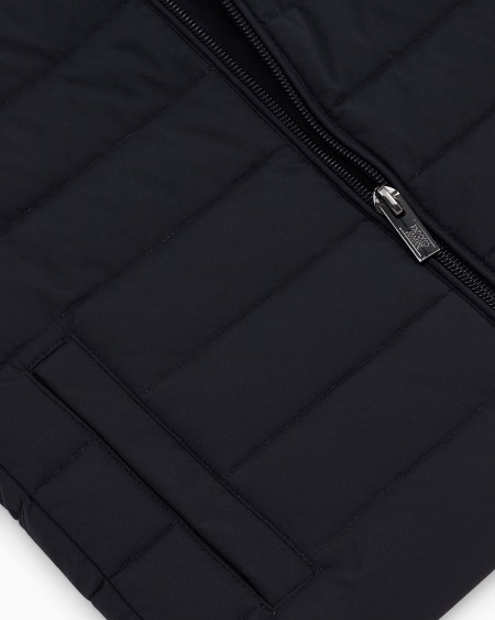 Armani Chaqueta de plumas sin mangas en nailon acolchado con pluma reciclada ASV Promoción por tiempo limitado