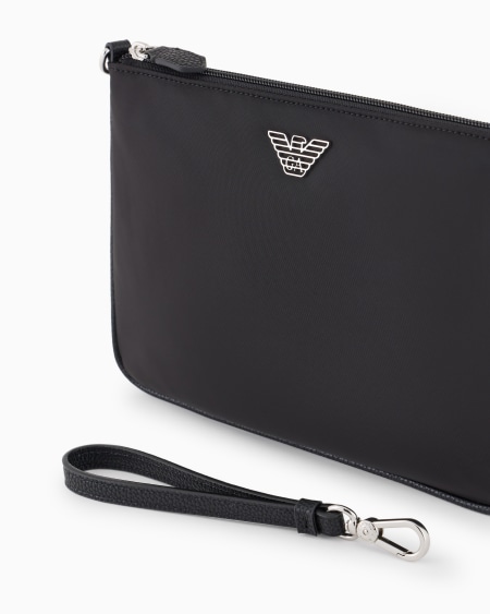 Armani Bolso de mano de nailon reciclado con placa de águila ASV Oferta exclusiva