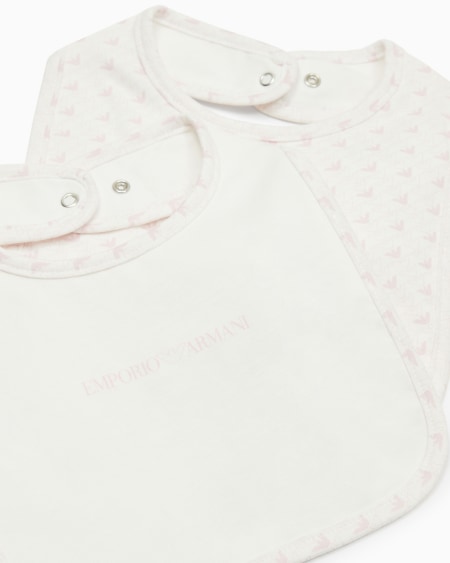 Armani Paquete de dos baberos de punto con logotipo y motivo de águilas con efecto óptico Mejor oferta