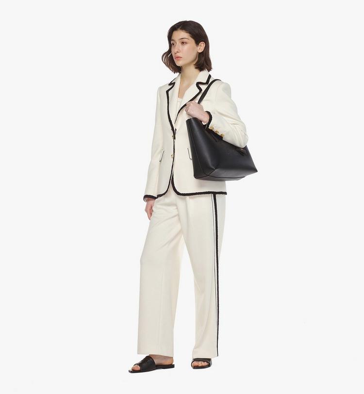 MCM Himmel Shopper in Embossed Logo Leather Tienda