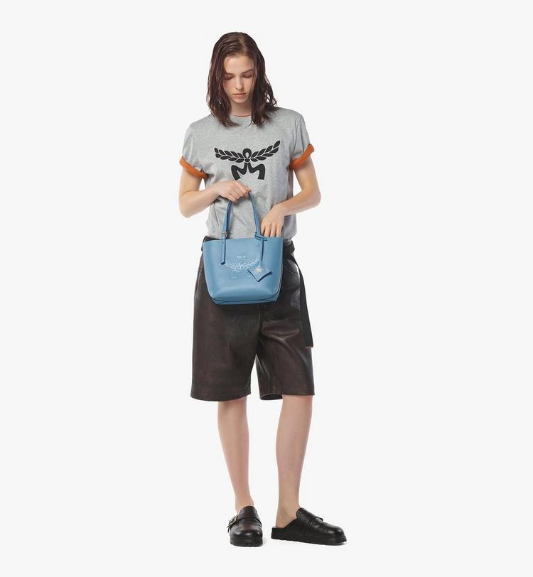 MCM Himmel Shopper in Embossed Logo Leather Tienda