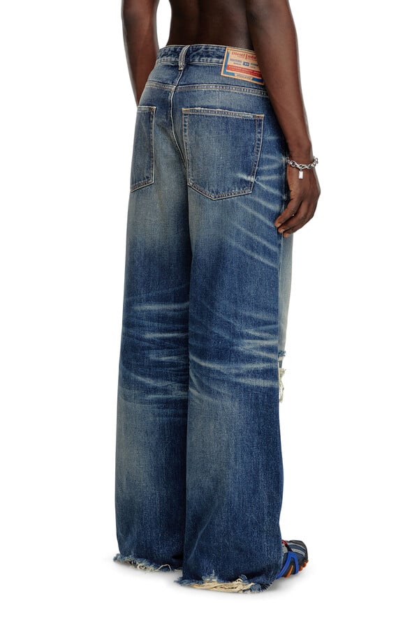 Diesel relaxed jeans d-rise 09j95 Último día