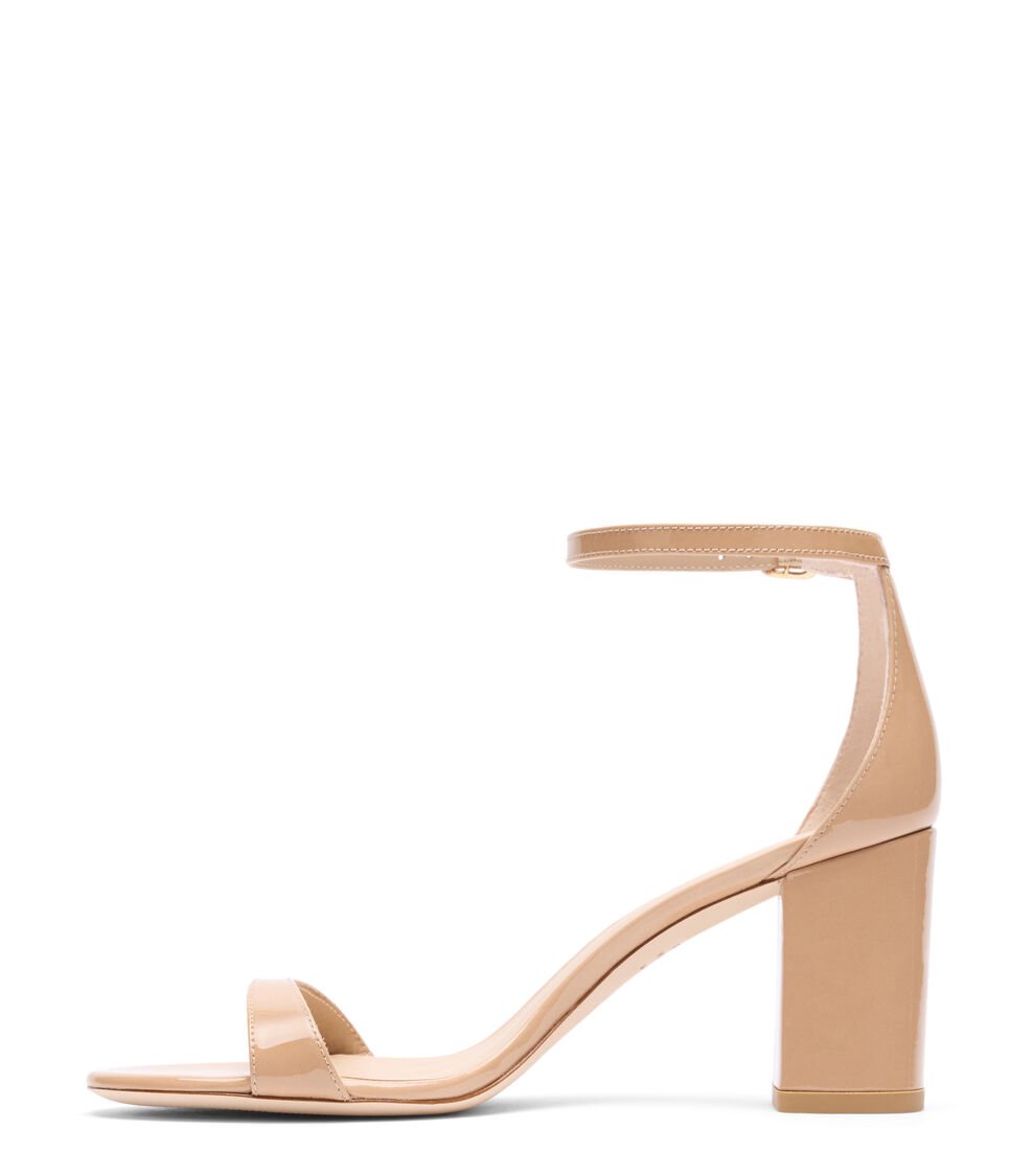 Stuart Weitzman NUDIST II 75 BLOCK SANDAL en ADOBE de Mujer | Stuart Weitzman® En línea