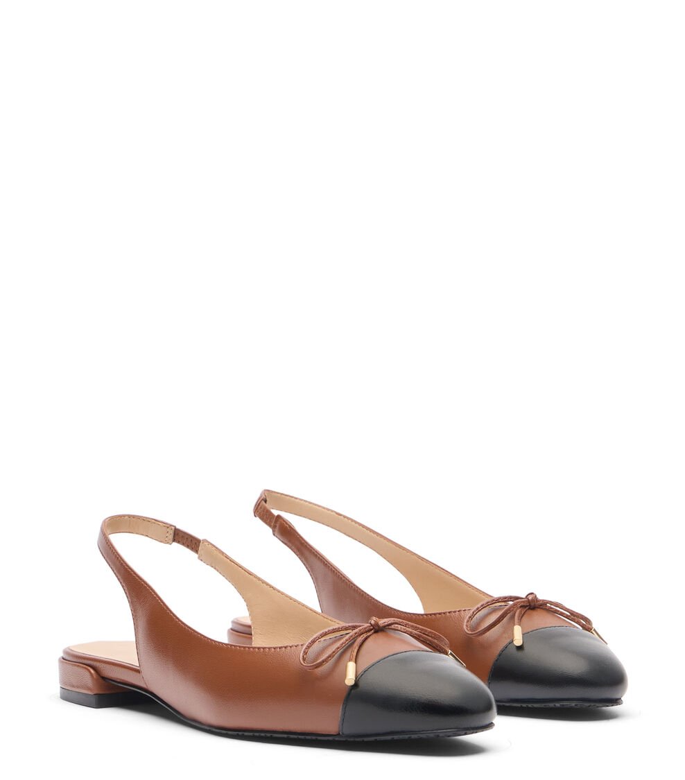 Stuart Weitzman SLEEK BOW SLINGBACK FLAT en BRIDA MARRÓN/NEGRO de Mujer | Stuart Weitzman® Gran oferta