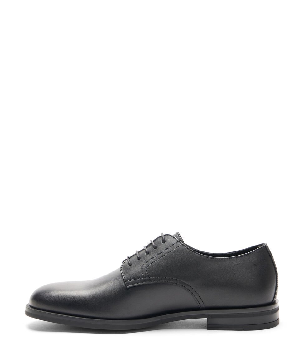Stuart Weitzman SW CLUB CLASSIC DERBY en BLACK de Mujer | Stuart Weitzman® Última moda