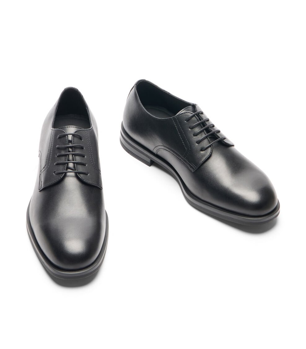 Stuart Weitzman SW CLUB CLASSIC DERBY en BLACK de Mujer | Stuart Weitzman® Última moda