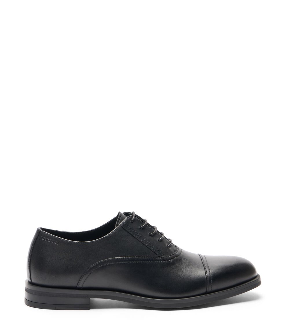 Stuart Weitzman SW CLUB CLASSIC OXFORD en BLACK de Mujer | Stuart Weitzman® Ofertas especiales