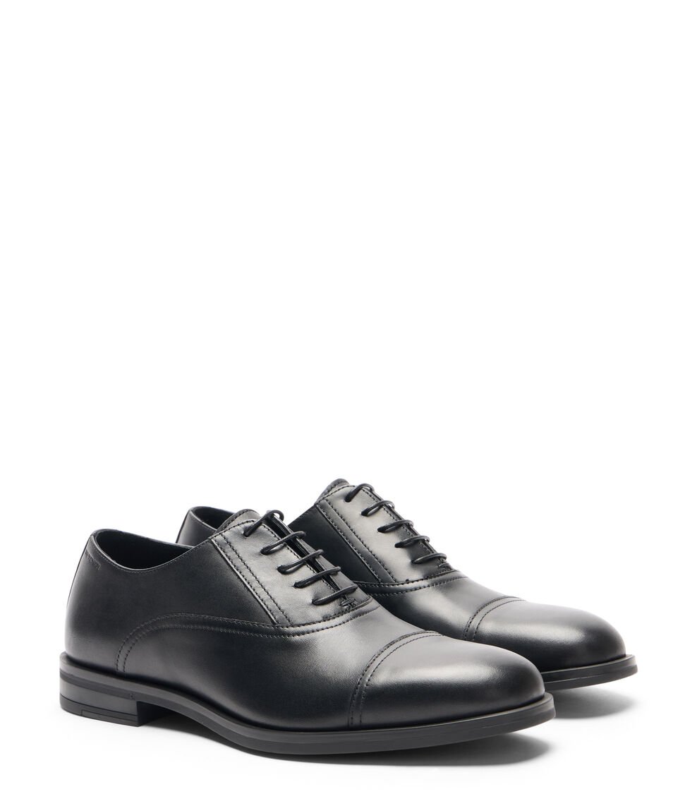 Stuart Weitzman SW CLUB CLASSIC OXFORD en BLACK de Mujer | Stuart Weitzman® Ofertas especiales