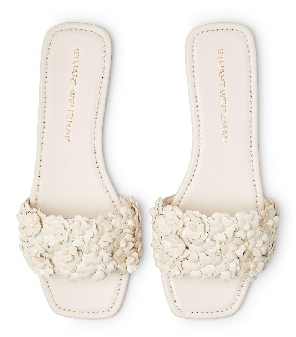 Stuart Weitzman MEADOW FLAT SLIDE en SEASHELL de Mujer | Stuart Weitzman® ÚLTIMAS EDICIONES