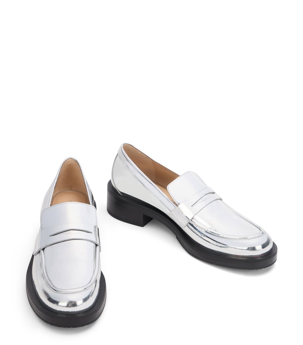 Stuart Weitzman PALMER BOLD LOAFER en PLATA de Mujer | Stuart Weitzman® Superdescuento