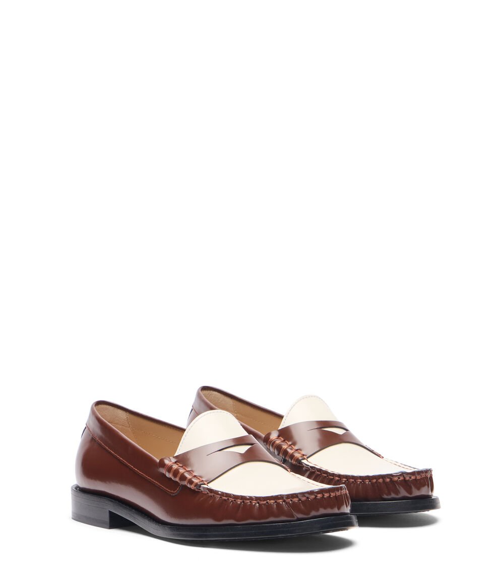 Stuart Weitzman LOTTIE LOAFER en AVELLANA/CREMA de Mujer | Stuart Weitzman® Liquidación