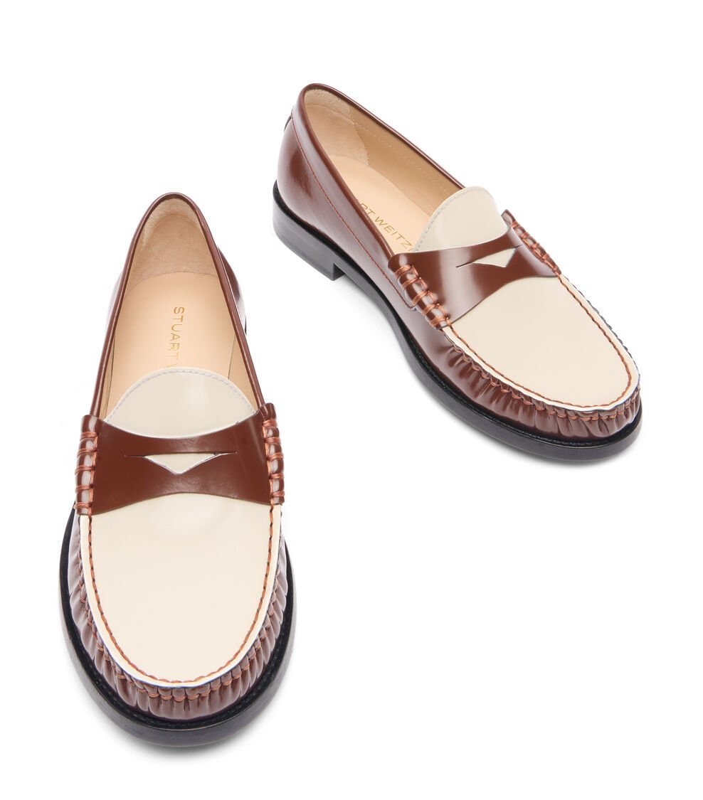 Stuart Weitzman LOTTIE LOAFER en AVELLANA/CREMA de Mujer | Stuart Weitzman® Liquidación