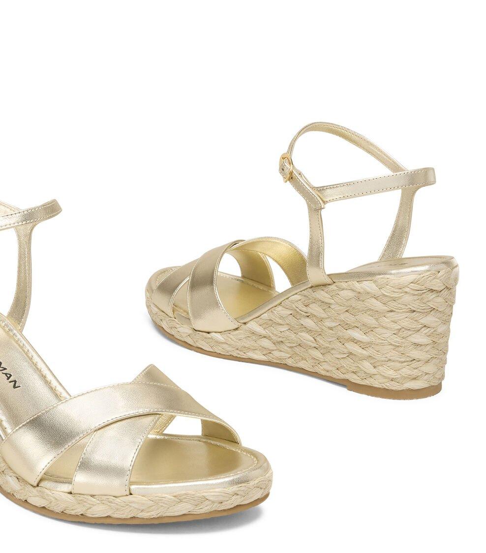 Stuart Weitzman DAYNA ESPADRILLE WEDGE en LIGHT GOLD/NATURAL de Mujer | Stuart Weitzman® Rebajas