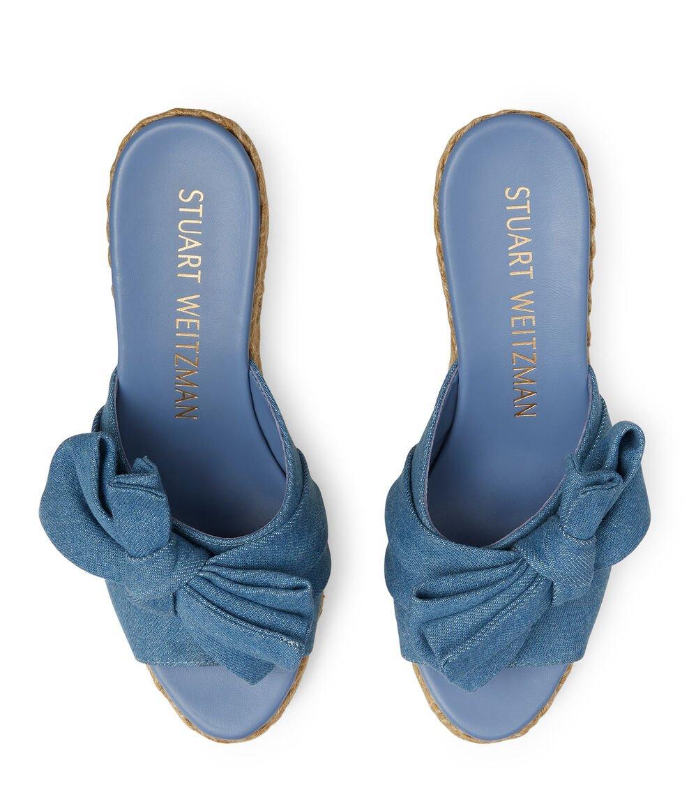 Stuart Weitzman LOVEKNOT ESPADRILLE WEDGE SLIDE en LIGHT de Mujer | Stuart Weitzman® Solo hoy