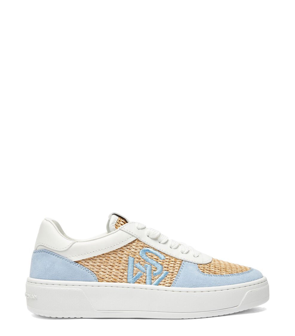 Stuart Weitzman SW COURTSIDE LOGO SNEAKER en AZULCIELO de Mujer | Stuart Weitzman® ÚLTIMAS EDICIONES