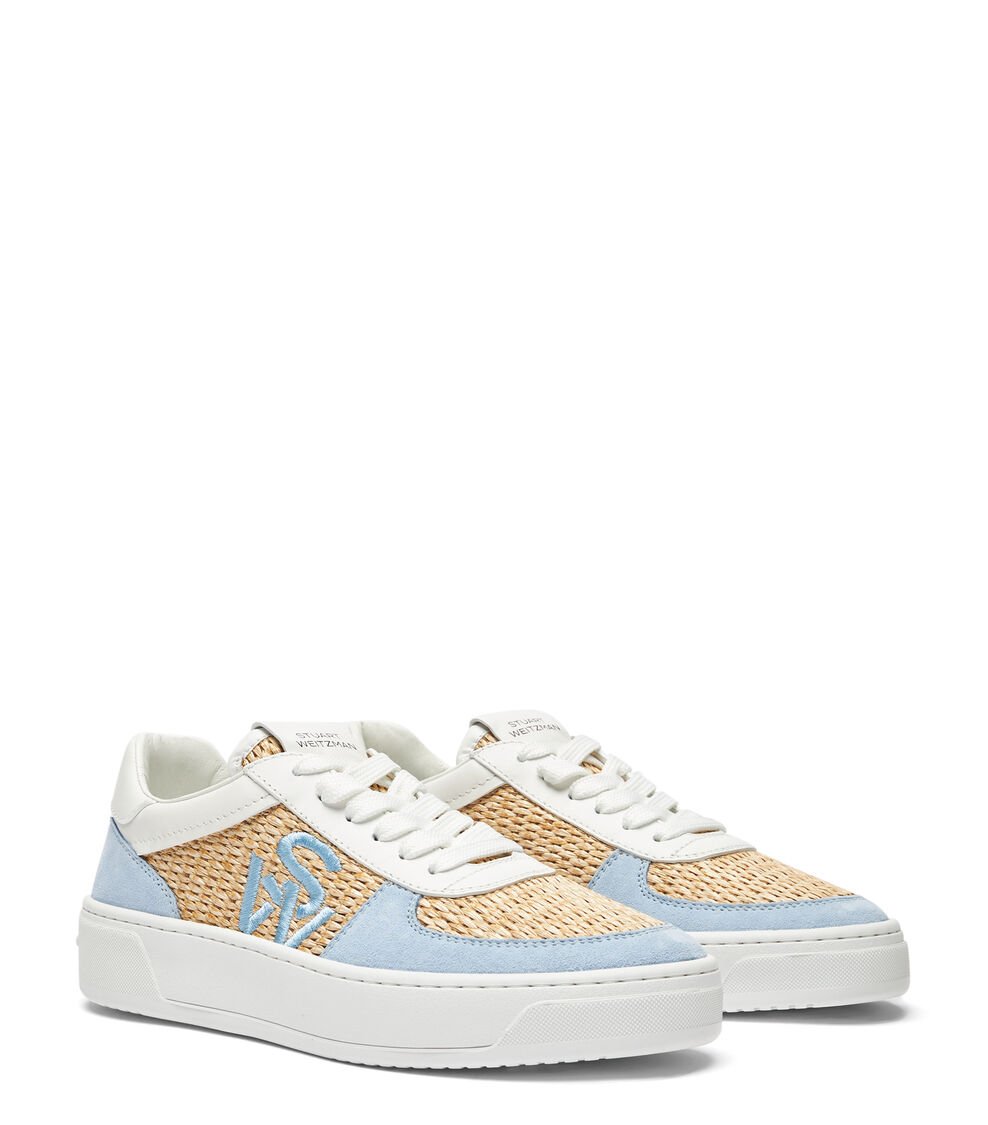 Stuart Weitzman SW COURTSIDE LOGO SNEAKER en AZULCIELO de Mujer | Stuart Weitzman® ÚLTIMAS EDICIONES